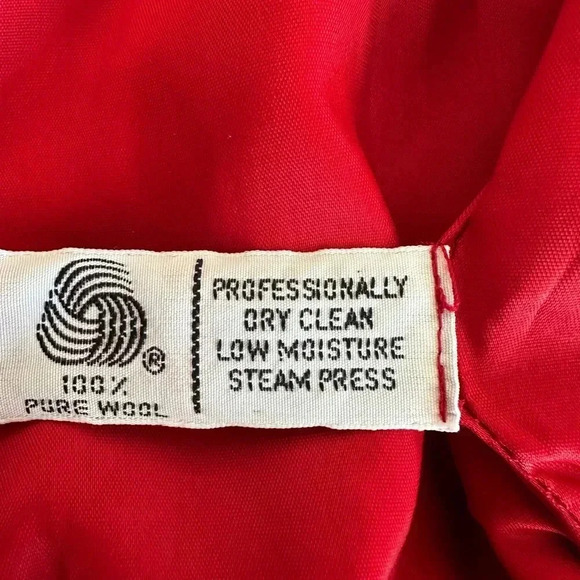 VTG 80’s/90’s Bergdorf Goodman 100% Wool Cropped Red Blazer. Buttoned. Size: S. - Picture 10 of 14